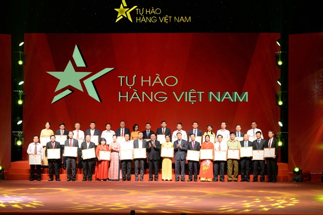 May 10 nhận bằng khen “Doanh nghiệp thực hiện tốt cuộc vận động người Việt Nam ưu tiên dùng hàng Việt Nam”