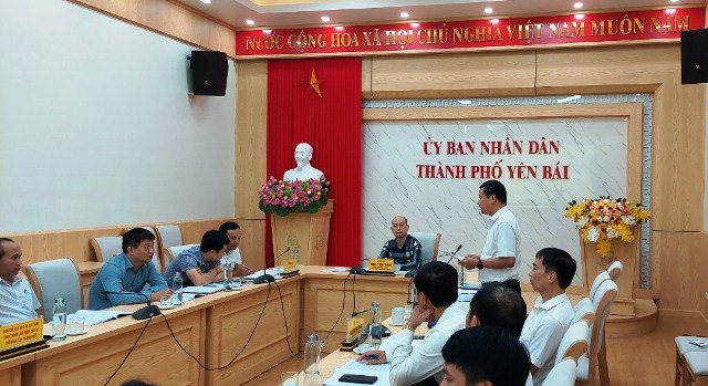 PC Yên Bái phối hợp cùng chính quyền TP Yên Bái tuyên truyền bảo vệ hành lang an toàn lưới điện 