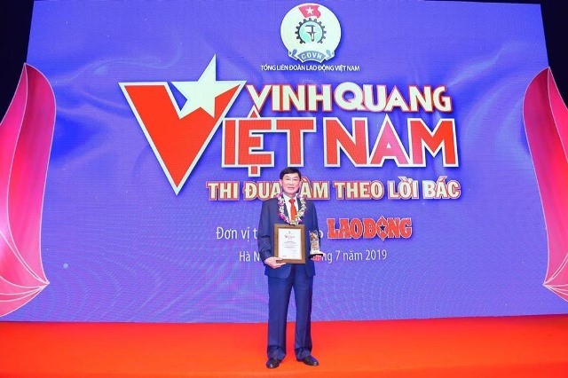 Doanh nhân Johnathan Hạnh Nguyễn nhận Giải thưởng "Vinh quang Việt Nam"