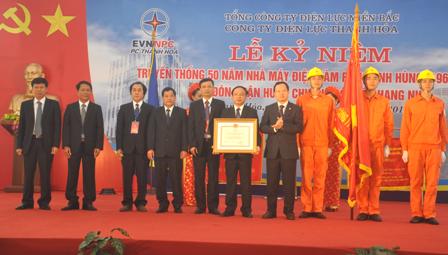 Công ty Điện lực Thanh Hóa tổ chức lễ kỷ niệm 50 năm nhà máy Nhiệt điện Hàm Rồng và đón nhận Huân chương độc lập hạng Nhì. 