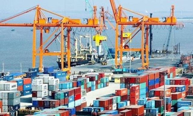 Kim ngạch xuất nhập khẩu giảm gần 13%
