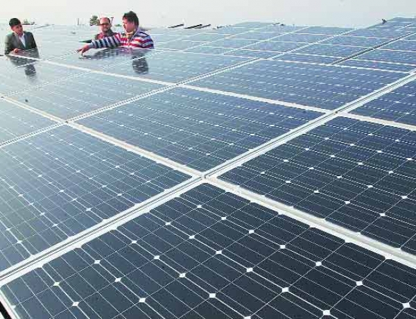 Ấn Độ vận hành nhà máy điện Mặt trời lớn nhất thế giới