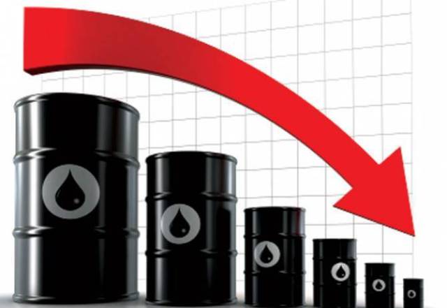 Giá dầu thế giới liên tiếp xuyên đáy