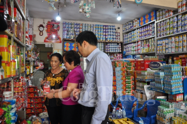 Điểm bán hàng Việt đầu tiên ở Bến Tre 'hút' khách