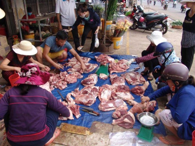 Thị trường thịt lợn: Loạn giá, loạn chất lượng