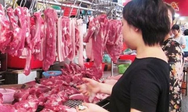 Giá thịt lợn và gia cầm tiếp tục giảm sâu