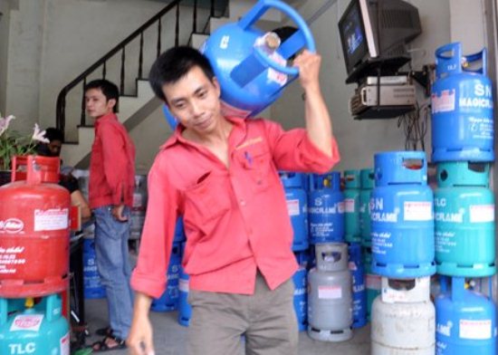 TP Hồ Chí Minh: Giá gas đồng loạt tăng 5.500 đồng/bình 12kg
