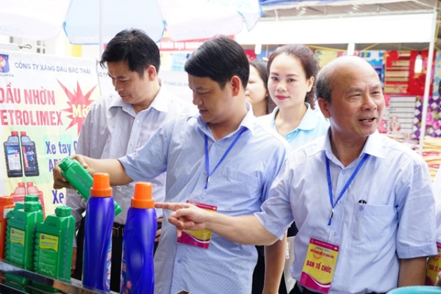 Petrolimex Bắc Thái tiếp tục tham gia Chương trình “Đưa hàng Việt về nông thôn, miền núi”