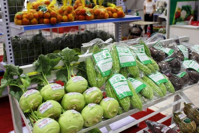 Phiên chợ giới thiệu nông sản thực phẩm an toàn tại Hà Nội