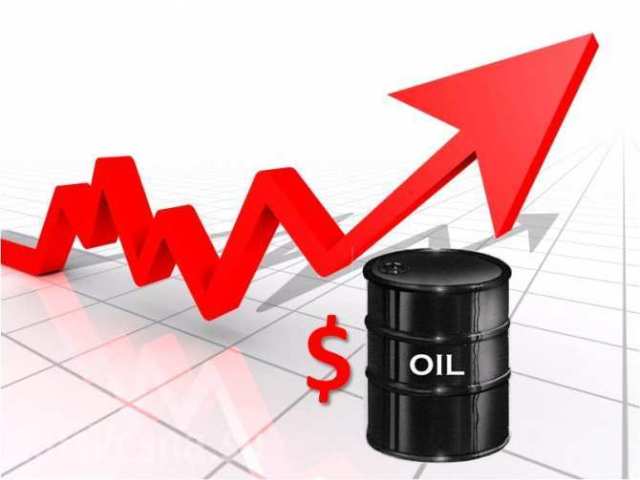 Giữ ổn định giá xăng, tăng giá dầu