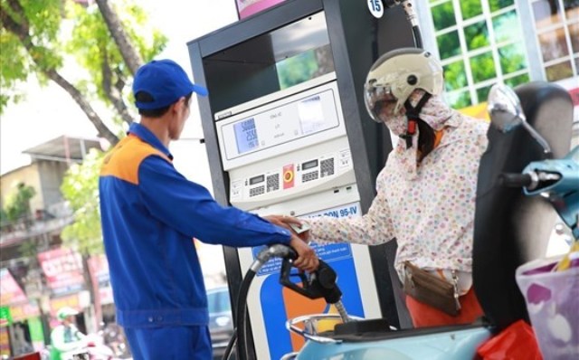 Giá xăng dầu giảm hơn 1.000 đồng/lít, về mức thấp nhất từ đầu năm đến nay