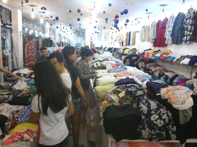 Thị trường quần áo mùa đông: Đầu mùa hút khách, hàng Việt lên ngôi