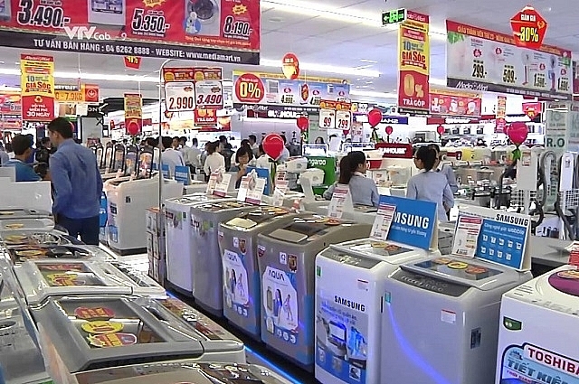 Hàng loạt siêu thị tung hàng giảm giá dịp lễ
