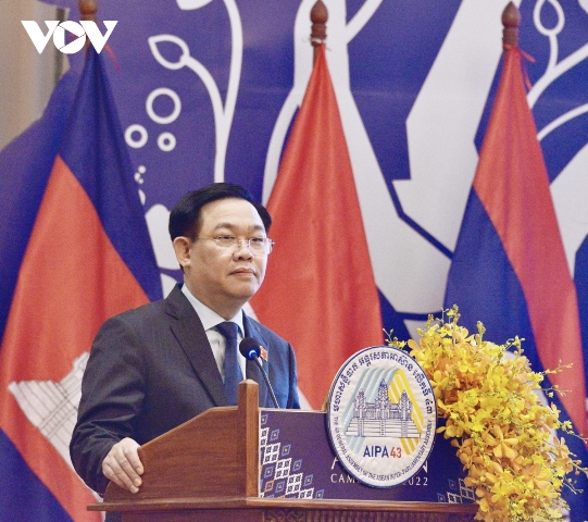 Chủ tịch Quốc hội: Tinh thần đoàn kết giúp con thuyền ASEAN vượt qua sóng cả