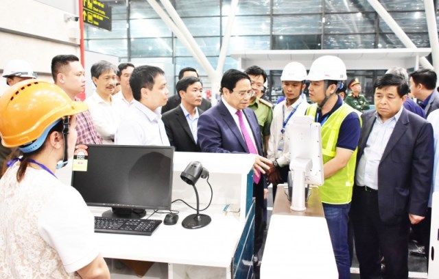 Thủ tướng Chính phủ kiểm tra tiến độ dự án nhà ga T2 sân bay Phú Bài