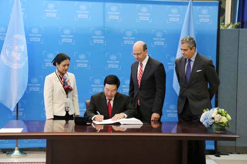 Việt Nam ký Hiệp ước Cấm vũ khí hạt nhân