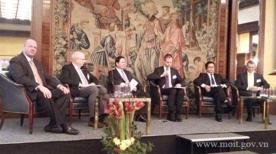 Hoạt động của Bộ trưởng Bộ Công Thương Vũ Huy Hoàng tại CHLB Đức nhân chuyến thăm cấp Nhà nước của Chủ tịch nước Trương Tấn Sang