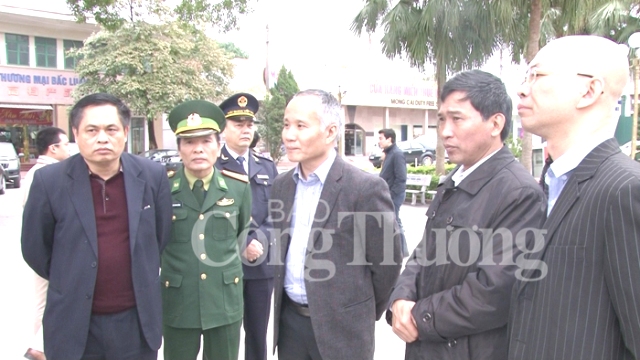 Thứ trưởng Trần Quốc Khánh làm việc với Quảng Ninh về hoạt động thương mại biên giới