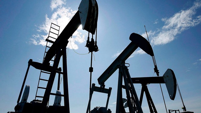 Các nhà sản xuất dầu lớn nhất thế giới họp bàn giá dầu
