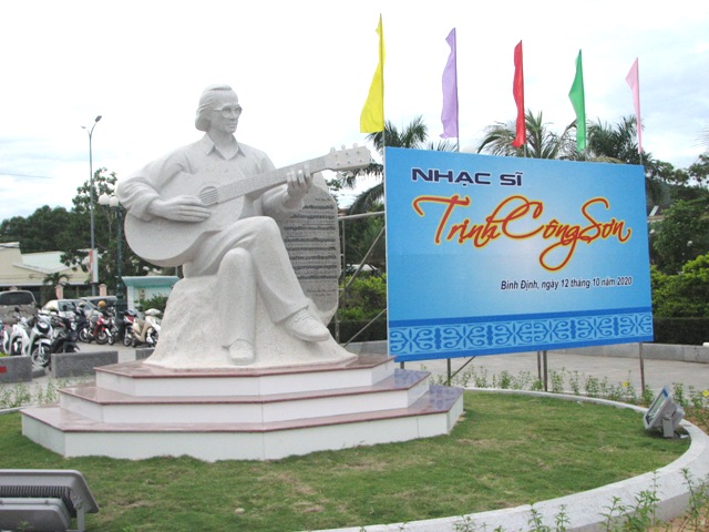 Thành phố Quy Nhơn: Khánh thành tượng nghệ thuật nhạc sĩ Trịnh Công Sơn