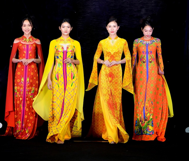 Nhà thiết kế Đỗ Trịnh Hoài Nam quảng bá áo dài Việt Nam tại Mỹ