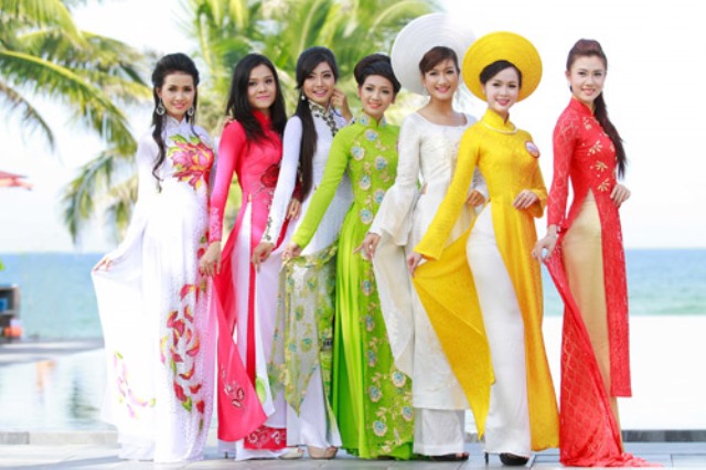Áo dài là của người Việt Nam, một sự đẹp đẽ đầy chất dân tộc