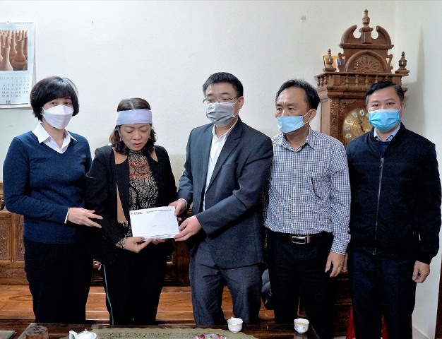 PC Thanh Hóa thăm hỏi, hỗ trợ cho gia đình công nhân không may qua đời do tai nạn giao thông