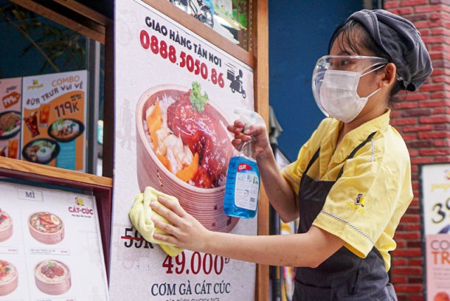 Quán ăn ở thành phố Hồ Chí Minh được phục vụ tại chỗ từ ngày 28-10