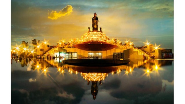 Lên nóc nhà Nam bộ sống cùng “ngàn năm Phật Pháp”